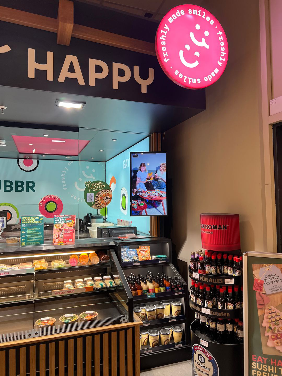 Eat Happy Display_2 Digital-Signage-Display in einer Eat-Happy-Verkaufsfläche
